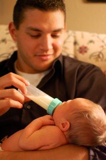 男孩,美女,玩具,女孩,婴儿,295/365：爸爸的乳头