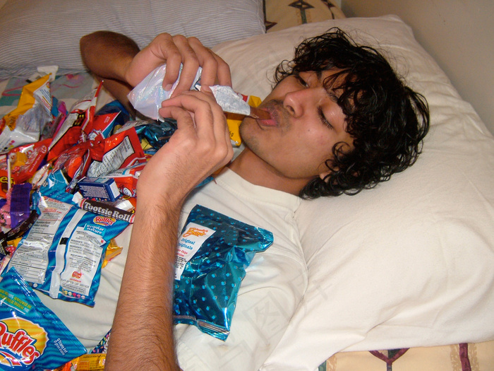 男孩,女孩,合照,奥运志愿者,美女,睡前吃糖果