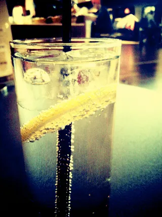 杯子,玻璃杯,鸡尾酒,饮料/饮品,柠檬,杜松子酒和补品