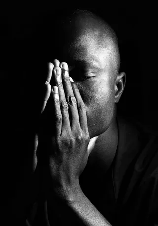 手,黑色桌面,男人,肌肉男,人物特写,累