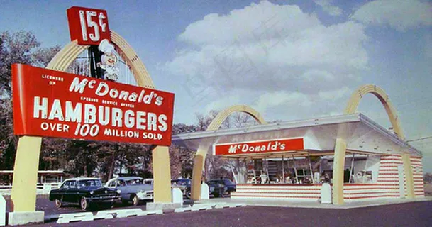 现代建筑,天空,街道,轿车,居民楼,复古麦当劳