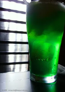 瓶饮,瓶子,杯子,啤酒瓶,化妆品,绿色是我爱的颜色。