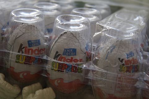 瓶饮,杯子,包装袋/盒,饮料杯,吸顶灯,星期四是个好邮件日