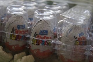 瓶饮,杯子,包装袋/盒,饮料杯,吸顶灯,星期四是个好邮件日