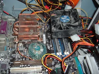 尘土飞扬的电脑