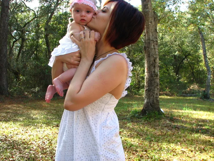 美女,婚纱写真,女孩,松林,婚纱,妈妈？