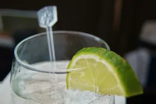 杜松子酒与补品（Gin＆Tonic）上午10点，住在落基山登山者上！