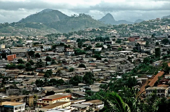 民居,建筑,峡谷,树,天空,雅温得