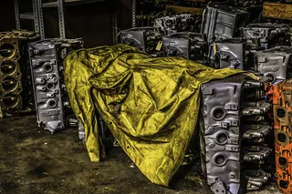 包,链轨,工艺品,手提包,背包,人员受伤倒地