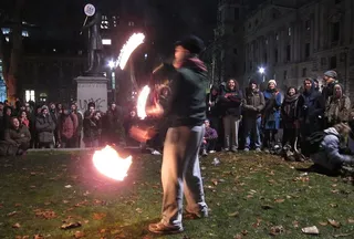 消防杂耍演员娱乐活动-学生*活动-伦敦议会广场，2010年