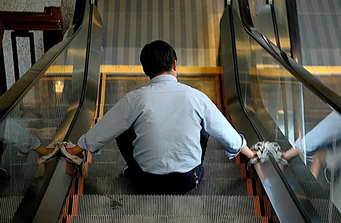 屏幕截图,贝斯手,男孩,猫王,楼梯,自动扶梯清洁