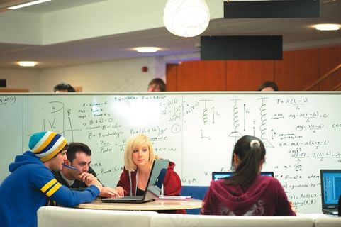 人物活动,教室,项目签约,人物特写,小班授课,学术生活