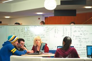 人物活动,教室,项目签约,人物特写,小班授课,学术生活