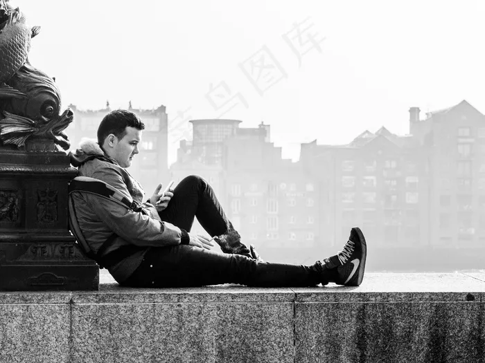 黑白照片,人物特写,钢笔画,推手,军人/警察,是你的电话