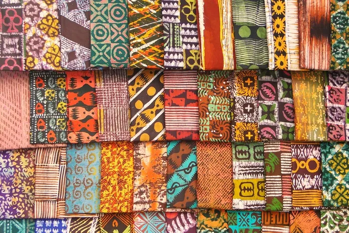 Kente（蜡染布）在市场上-库马西-加纳