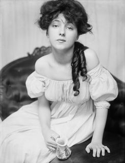 伊夫琳·内斯比特（Evelyn Nesbit），格特鲁德·卡塞比（GertrudeKäsebier），1902年