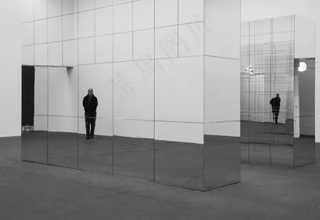 建筑,人物特写,门,公司前台,壁球馆,后视镜