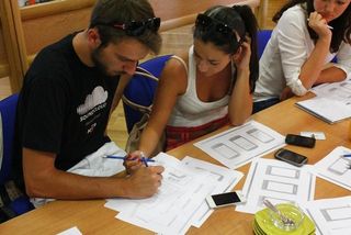 商务洽谈,美女,儿童,小班授课,,青年移动应用程序：为马其顿*的年轻人带来工作机会