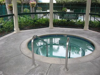 轿车,温泉,游泳池,椅子,阳台,糖果藤旅馆热水浴缸