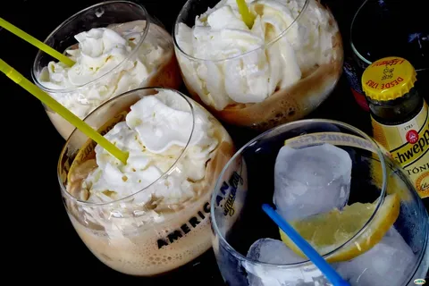 碗,玻璃杯,菜肴,包子,杯子,Tres irlandeses y gin g