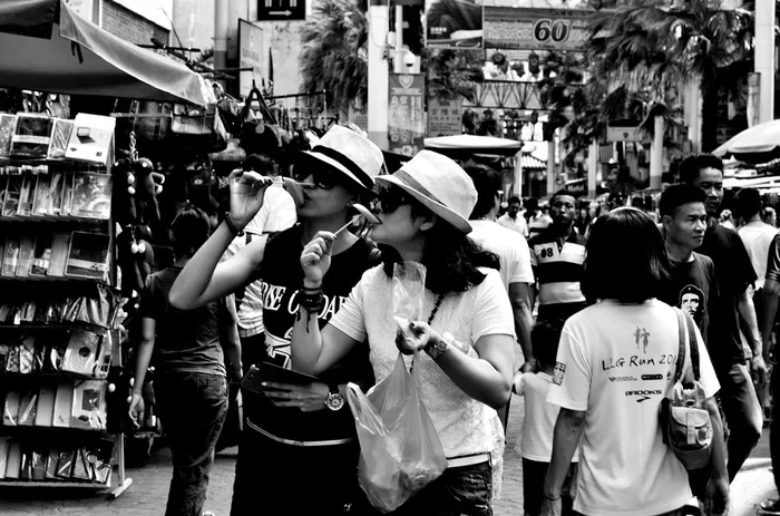 现代建筑,卡通动漫人物,购物商场,步行街,火车站,同步饮食