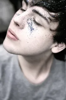 而且，我所看到的只是灰色。