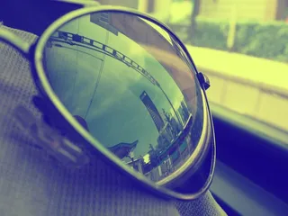 眼镜片,眼镜,鼠标,胶带,玻璃杯,反射