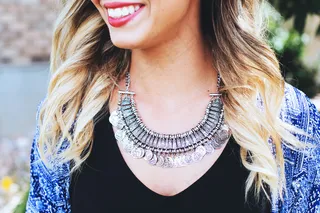 连衣裙，快乐，珠宝首饰，珠宝首饰，肖像，微笑，太阳，女人