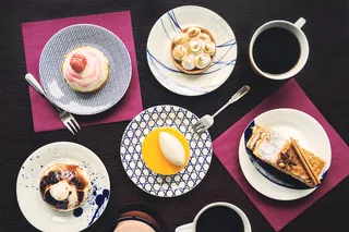 蛋糕，蛋糕，咖啡，晚餐，开销，餐厅，饭店，表