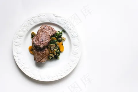 晚餐，肉类，肉类，极简主义，极简主义，高架，盘子，盘子，牛排，牛排