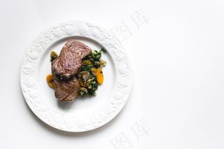 晚餐，肉类，肉类，极简主义，极简主义，高架，盘子，盘子，牛排，牛排