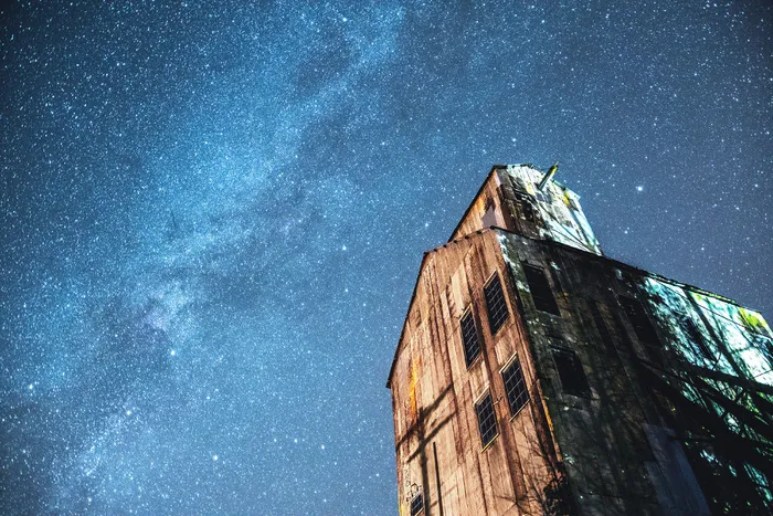 建筑，黑暗，房子，夜，天空，空间，星星
