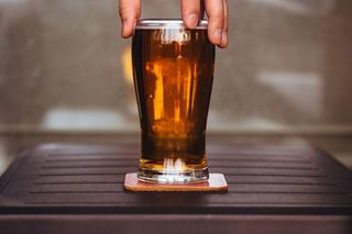 酒精，酒精，啤酒，啤酒，饮料，饮料，手，手，啤酒，之一