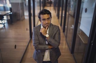 商人，企业，企业家，行政，在室内，领导者，之一，经理，办公室，人，肖像，姿势，专业，常规，常规，启动，西装，思考，工作区