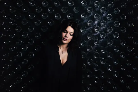 黑色桌面,美女,歌者,卡通动漫人物,礼服,性感的女人