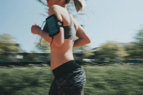 动作，运动员，锻炼，女性，健康的生活方式，慢跑，生活方式，运动，户外，跑步，运动服装，训练，活力，妇女