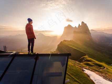 徒步旅行者，山，户外，风景，天空，阳光，日出，视图