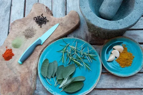 咖喱，食品，大蒜，药草，厨房，刀，迷迭香，鼠尾草，香料，表