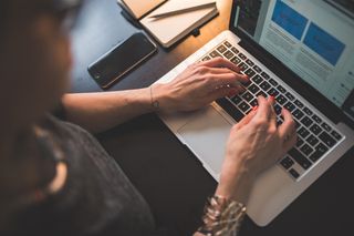 苹果，博客，博客，计算机，自由职业者，酒店，iphone，键盘，笔记本电脑，移动，笔记本，屏幕，智能手机，女人，工作，工作