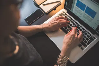 苹果，博客，博客，计算机，自由职业者，酒店，iphone，键盘，笔记本电脑，移动，笔记本，屏幕，智能手机，女人，工作，工作