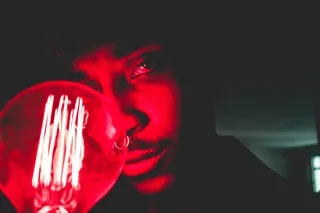 非洲裔美国人，黑色，创意，眼睛，眼睛，脸，灯泡，灯泡，之一，心情，喜怒无常，人，肖像