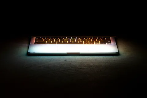 电脑，黑暗，设备，发光，高清壁纸，照明，互联网，隔离，键盘，笔记本电脑