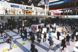 人物活动,溜冰场,街道,卡通动漫人物,轿车,伦敦火车