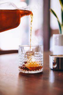 酒，波旁酒，饮料，玻璃，餐厅