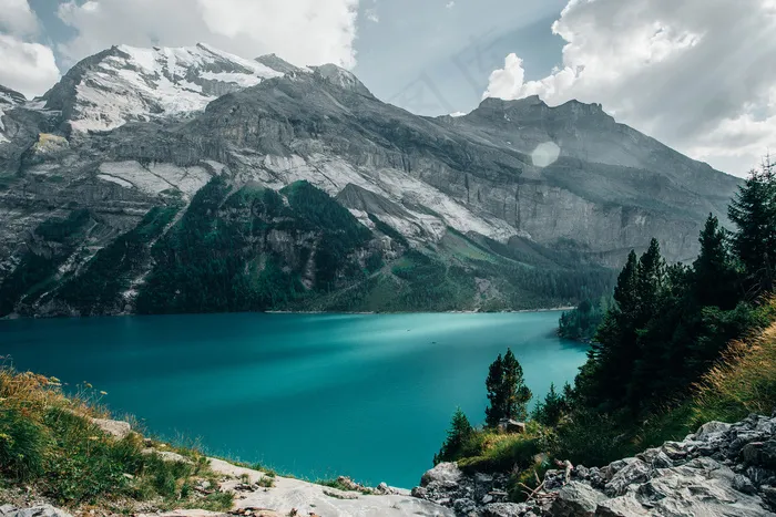 阿尔卑斯山，清澈的水，云，湖，山，反射，天空，透明，树木