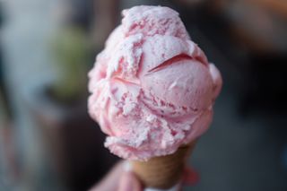 冷，甜点，速冻，冰淇淋，粉红色，覆盆子，红色，草莓，夏季