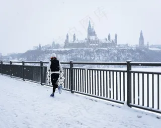 桥，城市，冷，运动，女性，冰，路径，河，赛跑者，运行，雪，下雪，城市，冬季，女人