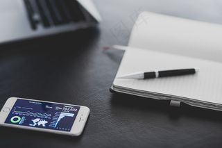 通信，计算机，桌面，数字平板电脑，文档，设备，互联网，笔记本电脑，移动电话，移动性，记事本，办公室，笔，智能，表，电话，触摸屏