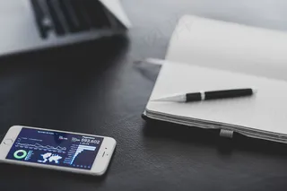 通信，计算机，桌面，数字平板电脑，文档，设备，互联网，笔记本电脑，移动电话，移动性，记事本，办公室，笔，智能，表，电话，触摸屏