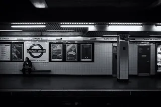 一个人，伦敦，地铁，火车
